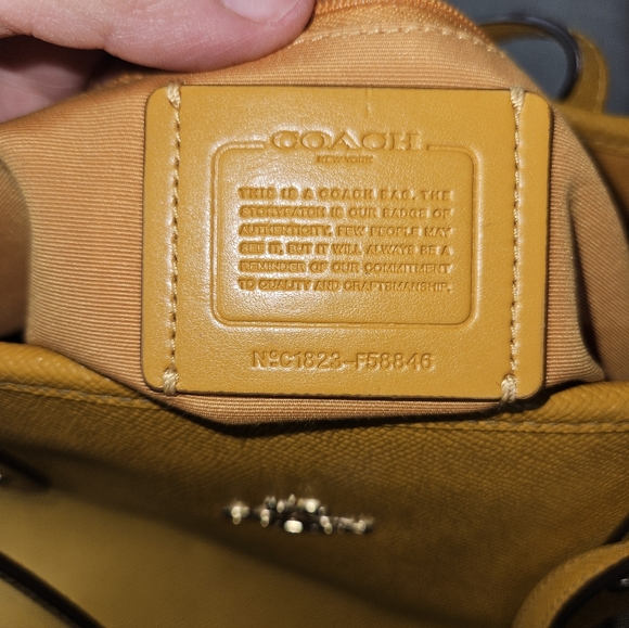 Coach City Zip Tote F58846 โ Yellow Pebbled Leather - Picture 5 of 6